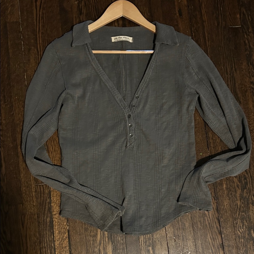 Women's Gray Button-Up Top